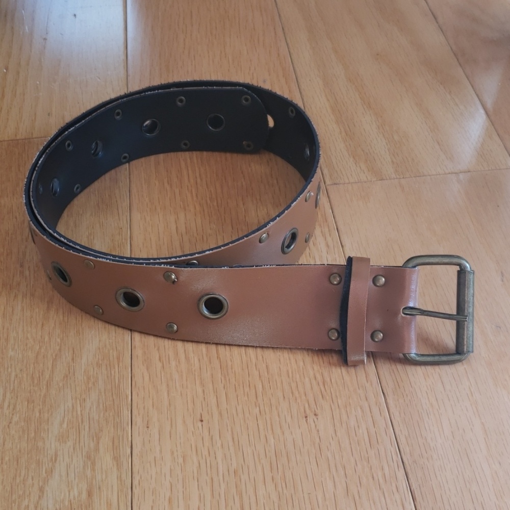 Woman's tan belt